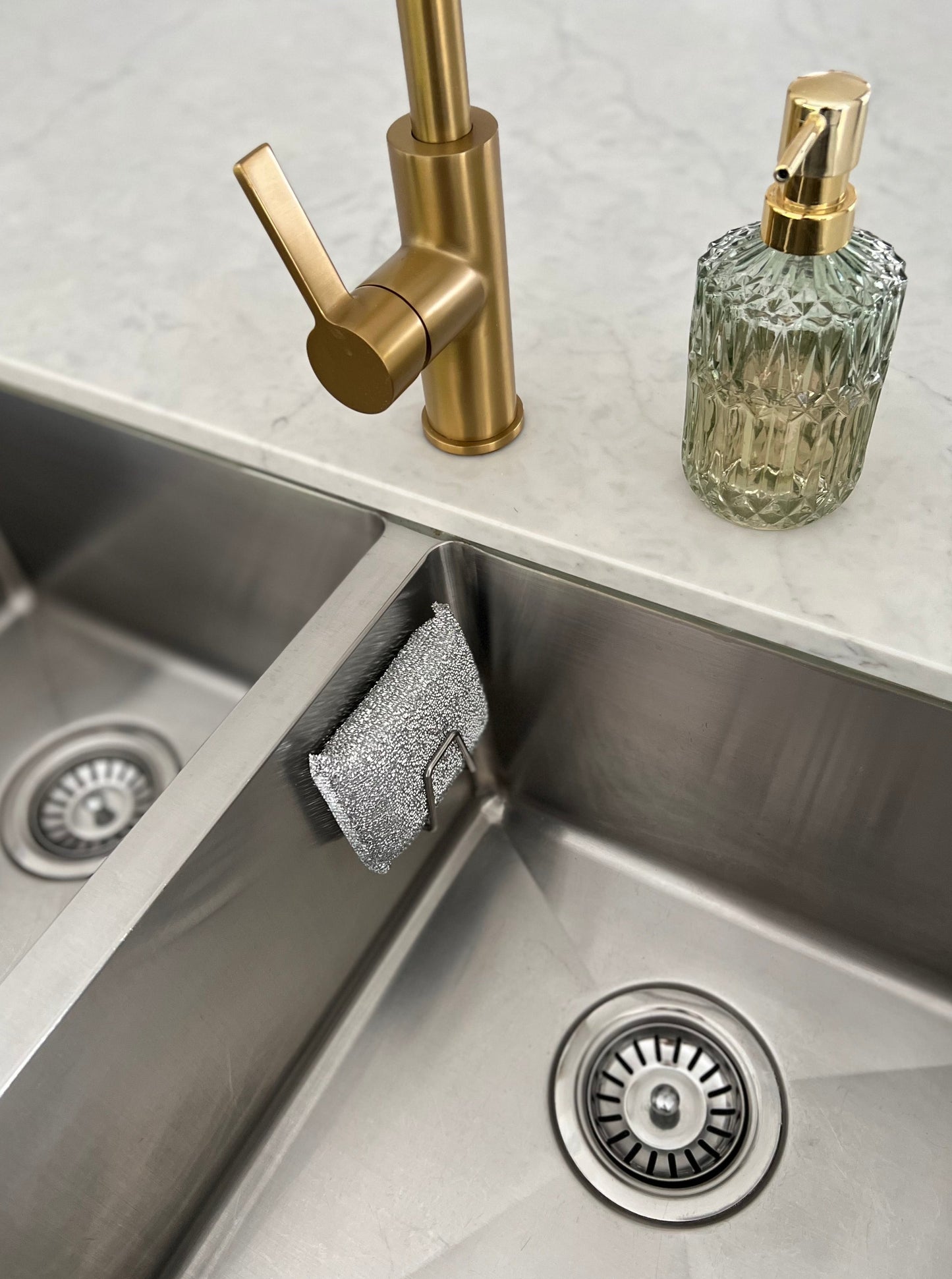 Stainless steel sponge holder