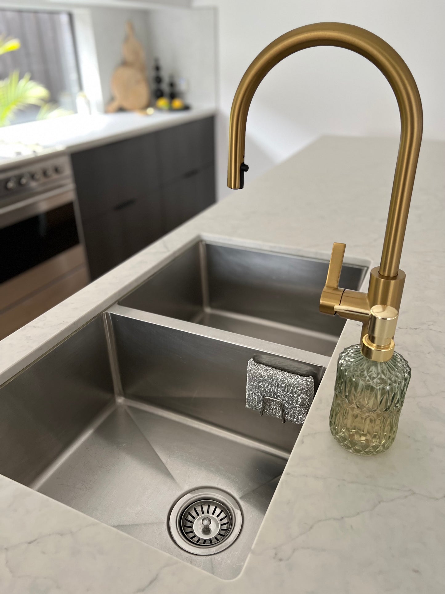 Stainless steel sponge holder